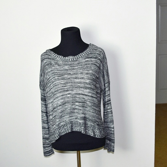 Tops - Super Cute Grey Ruffle Trim Top